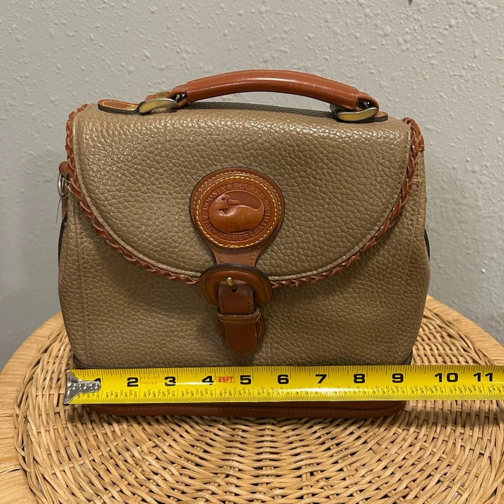Dooney & Bourke reposhing this